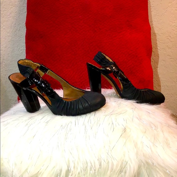 MODERN VINTAGE 
Black leather & patent heels - Picture 1 of 5